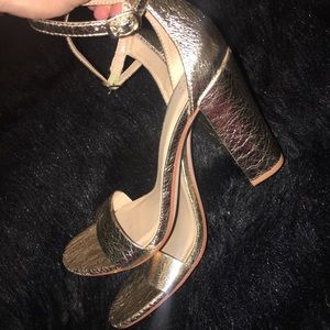 ✨Gold High Heels✨